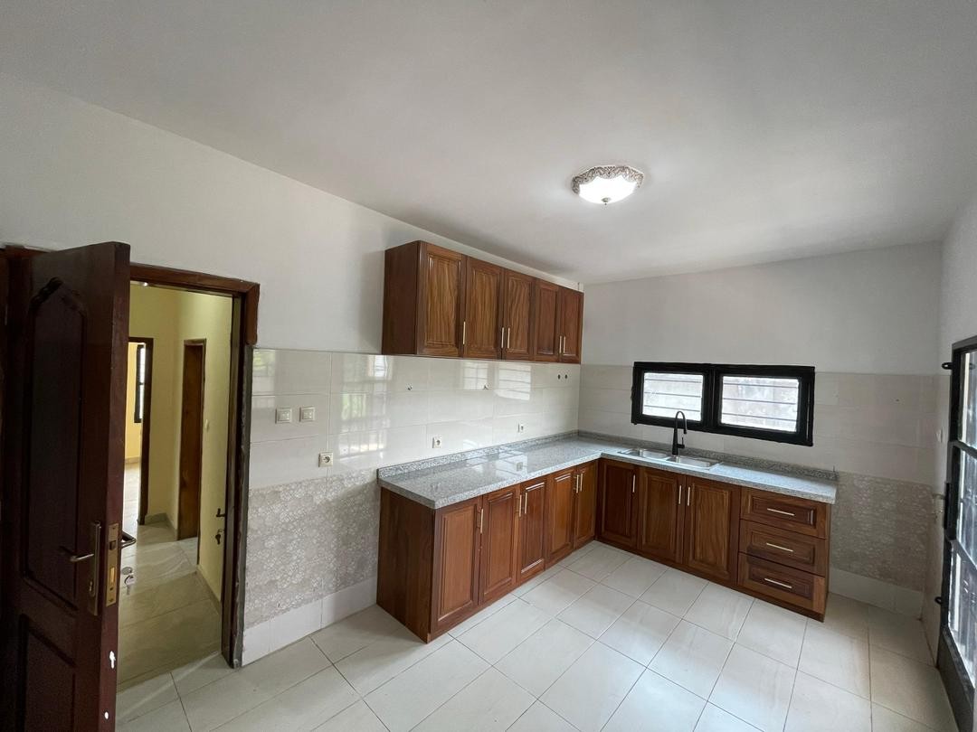 scaled_674259 Appartement à Vendre – Kintambo, Kinshasa