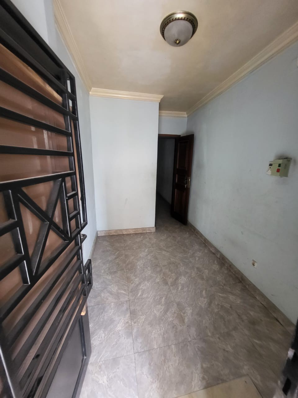 scaled_1000190132 Appartement mis en location dans la commune de kintambo proche de GB