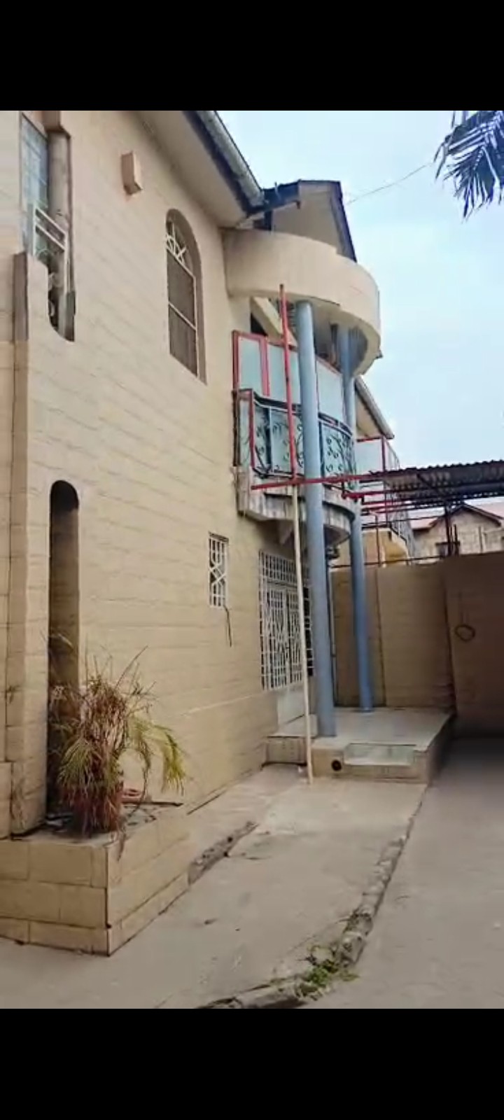 Une Magnifique maison jumelée mis en location dans la commune de Ngaliema quartier GB