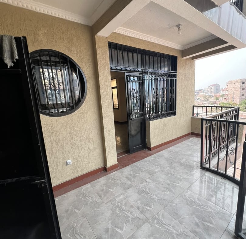 Appartement très propre au deuxième niveau mis en location dans la commune de kintambo