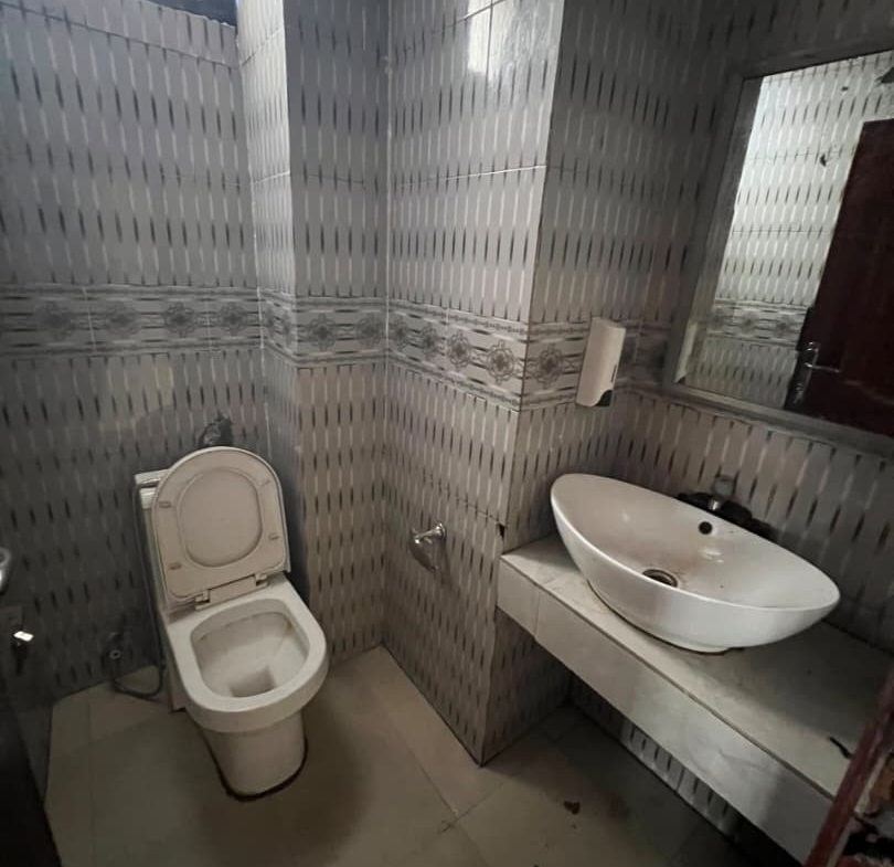Appartement très propre au deuxième niveau mis en location dans la commune de kintambo