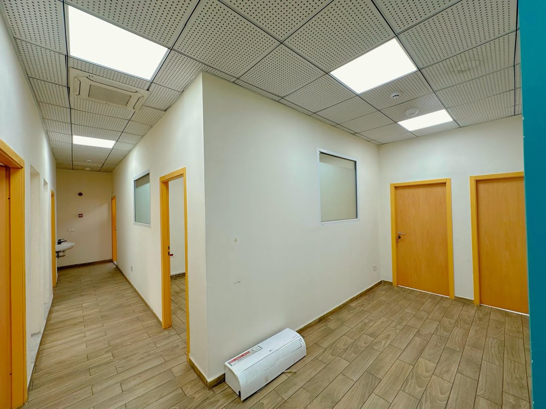Location de plusieurs locaux, espace, type de bureau A et B à ngaliema