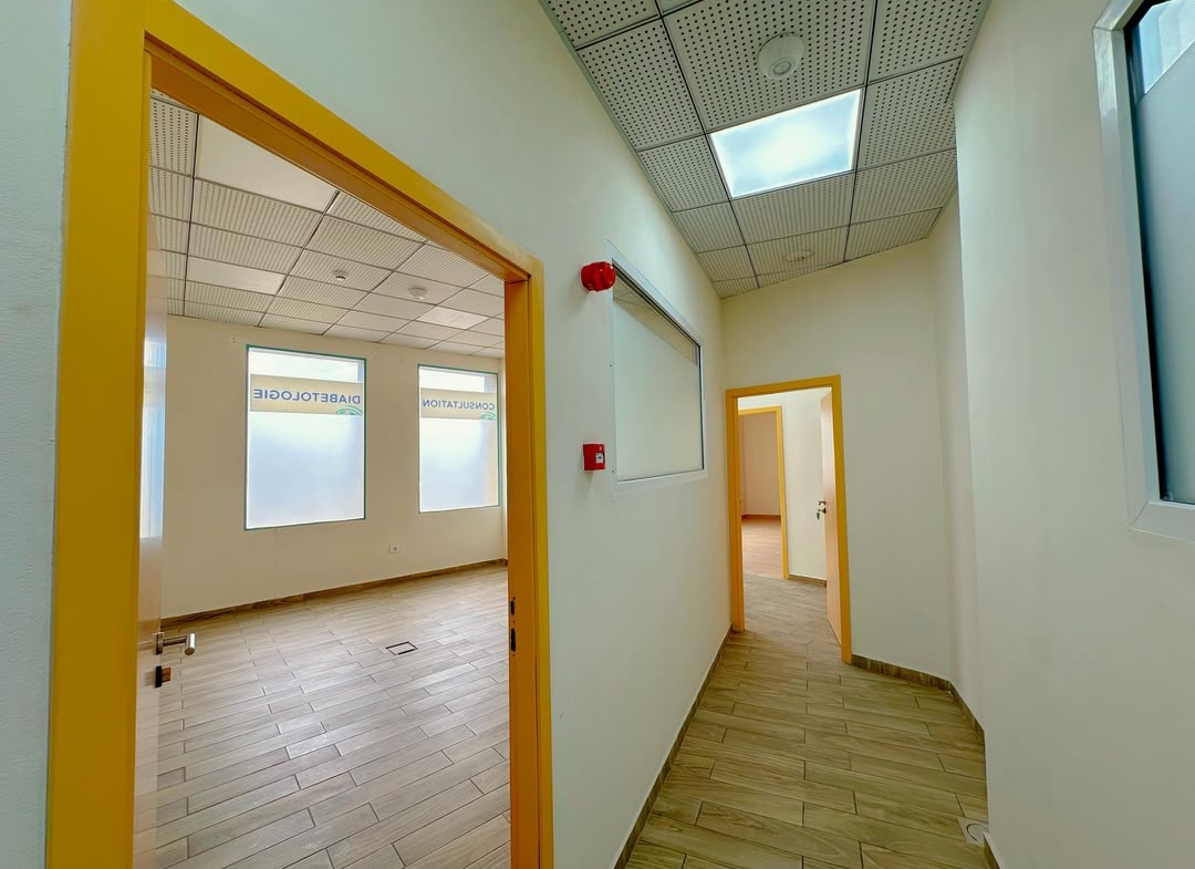 Location de plusieurs locaux, espace, type de bureau A et B à ngaliema