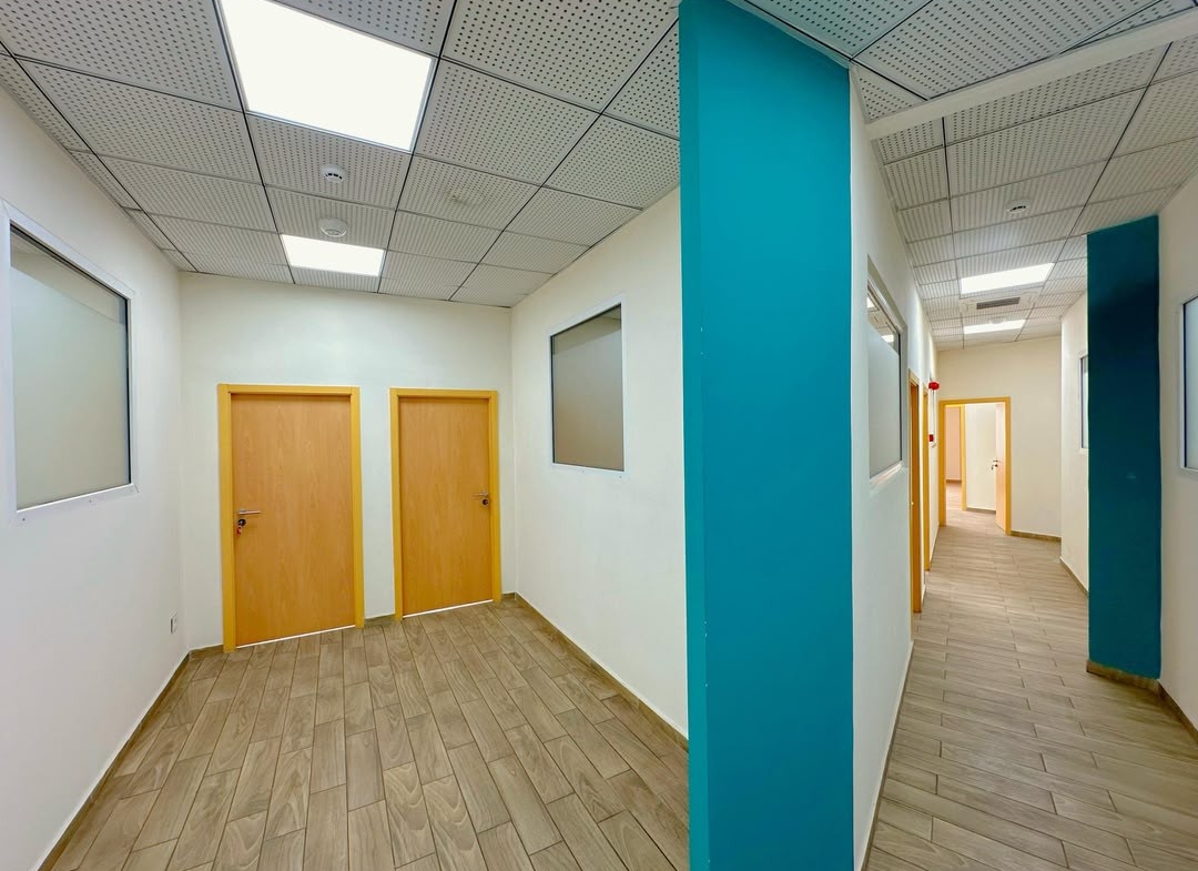 Location de plusieurs locaux, espace, type de bureau A et B à ngaliema