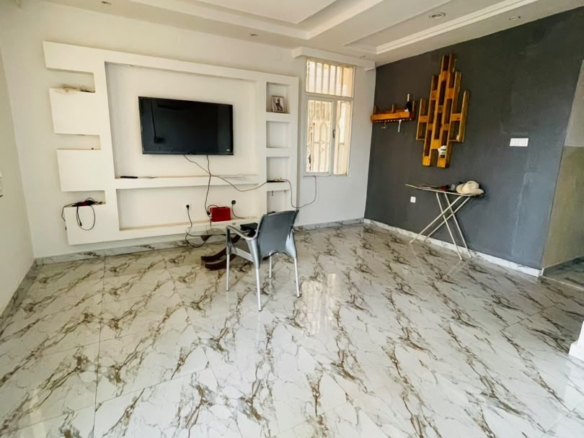 Appartement à louer à mont ngafula, mbudi, référence arrêt 6 portes