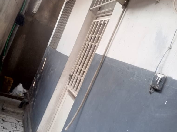 Maison basse à louer à ngaliema macampagne, référence église kamanda