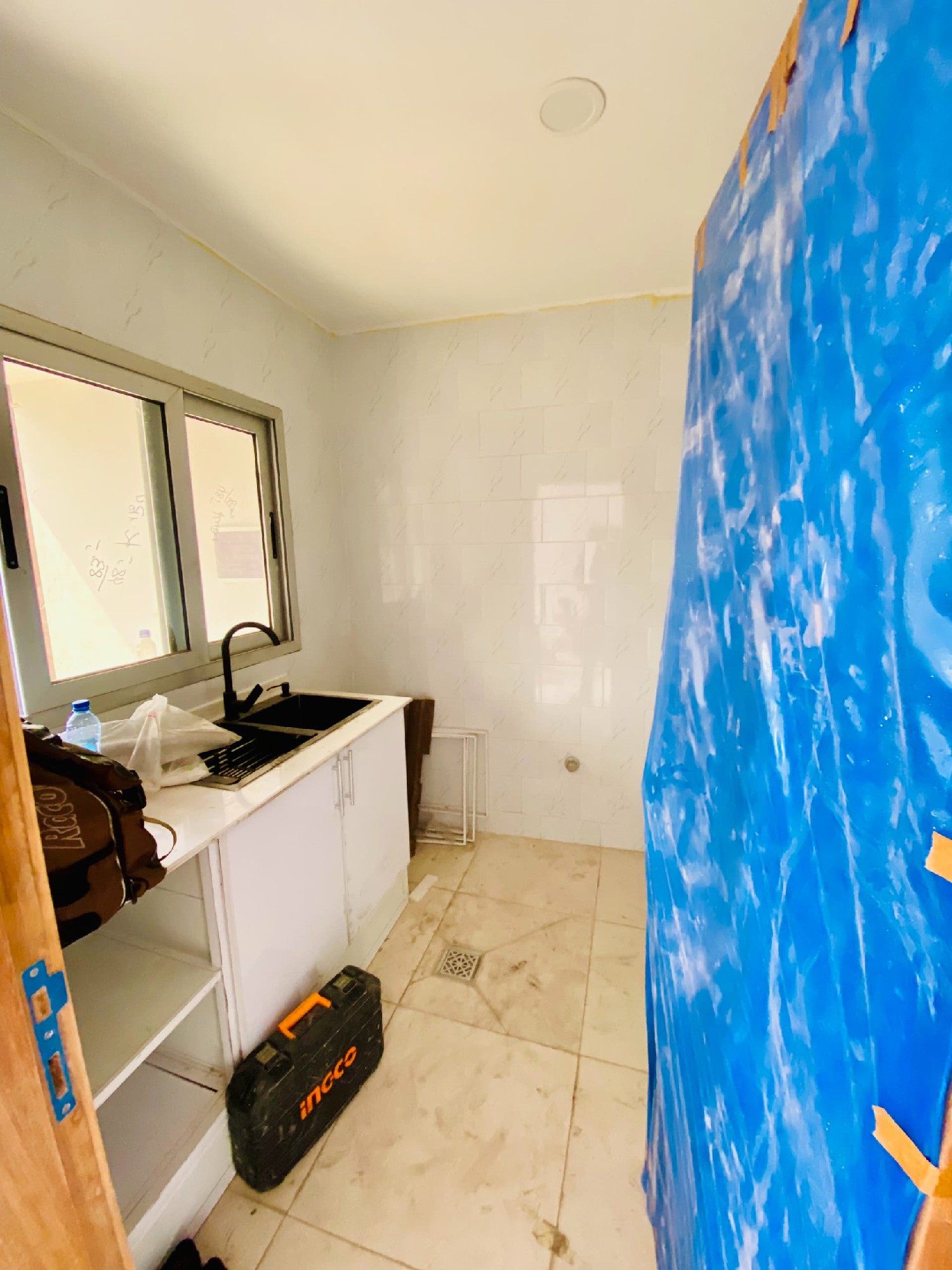 Appartements a louer  à ngaliema gramalic, référence la police
