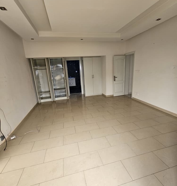 Toute la parcelle en location (DUPLEX) à ngaliema joli Parc