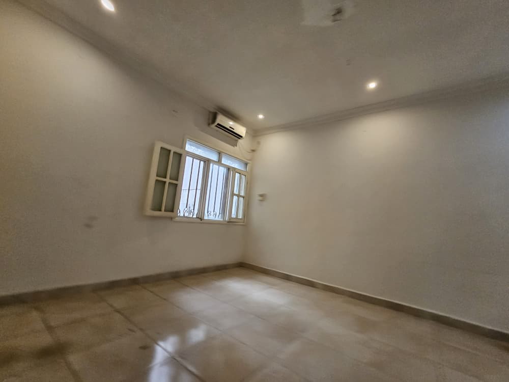 Toute la parcelle en location (DUPLEX) à ngaliema joli Parc