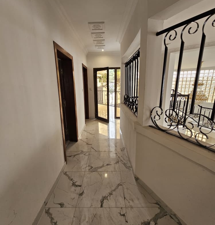 Toute la parcelle en location (DUPLEX) à ngaliema joli Parc
