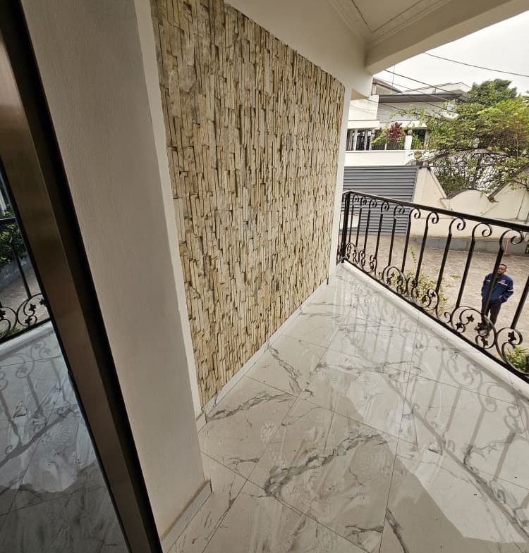 Toute la parcelle en location (DUPLEX) à ngaliema joli Parc