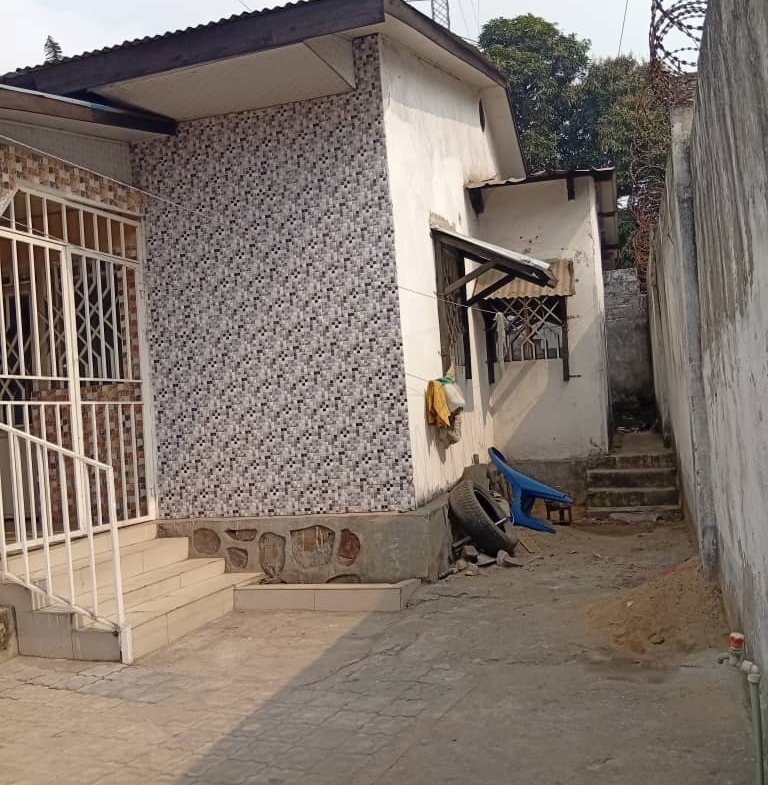 Vente d’une parcelle à ngaliema CAC arrêt gramalic