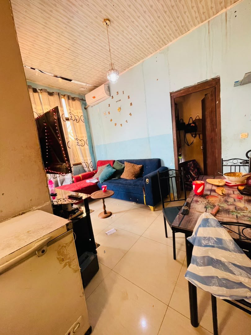 scaled_1000889993 Appartement à louer au premier niveau à Mont ngafula mbudi, référence arrêt 6 portes