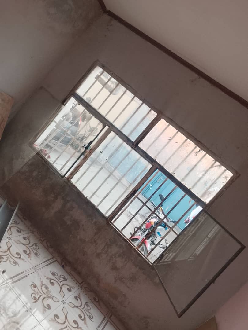 Maison basse à louer à ngaliema, référence lubaki
