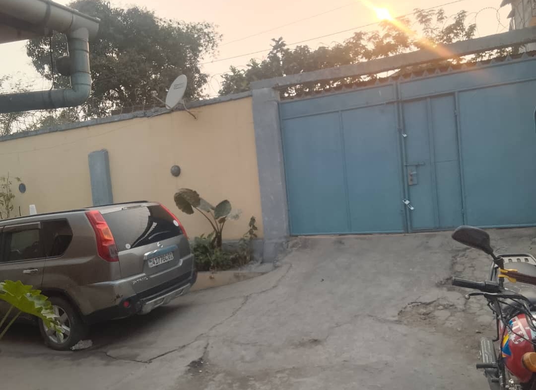 Maison basse à louer à ngaliema, référence lubaki