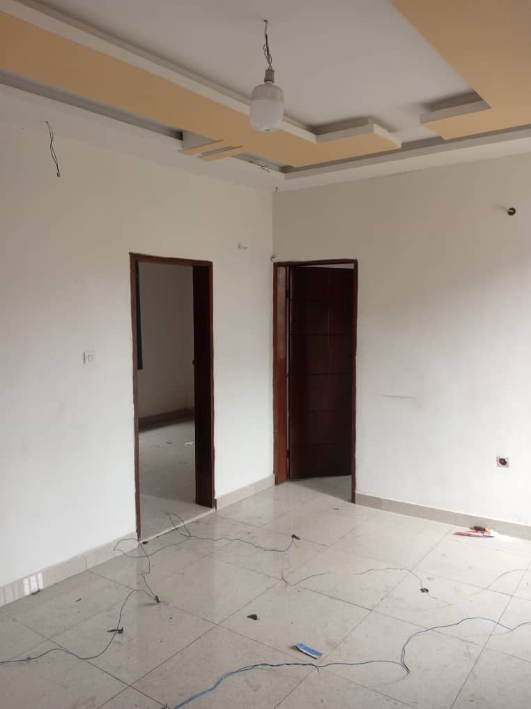 appartement à louer à ngaliema macampagne, référence Eglise kamanda