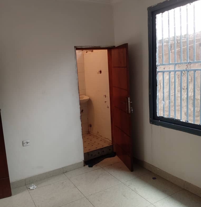 appartement à louer à ngaliema macampagne, référence Eglise kamanda