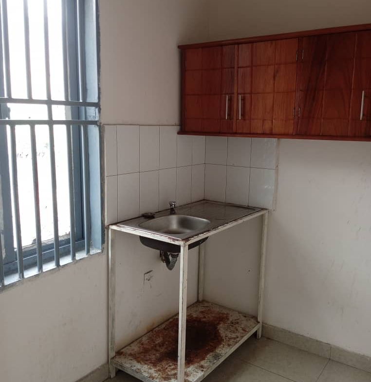 appartement à louer à ngaliema macampagne, référence Eglise kamanda