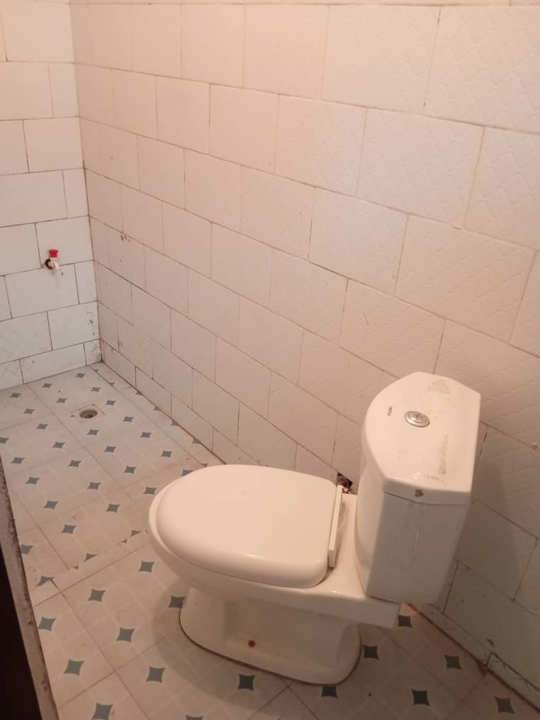 appartement à louer à ngaliema macampagne, référence Eglise kamanda