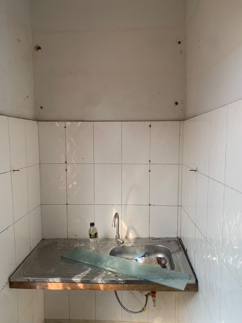 Appartement à louer à ngaliema macampagne, référence église kamanda