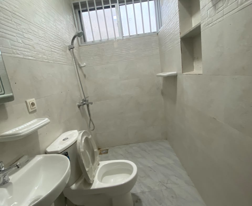 Appartement à louer à ngaliema macampagne, référence église kamanda