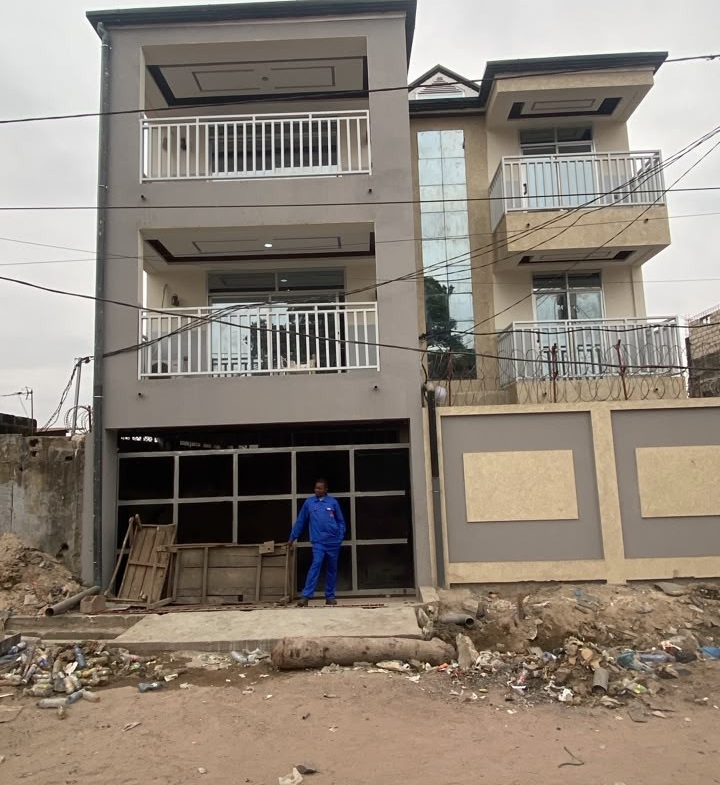 Appartement à louer à ngaliema macampagne, référence église kamanda