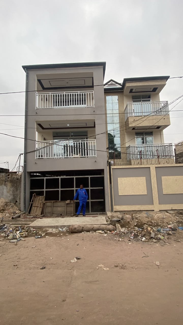 Appartement à louer à ngaliema macampagne, référence église kamanda
