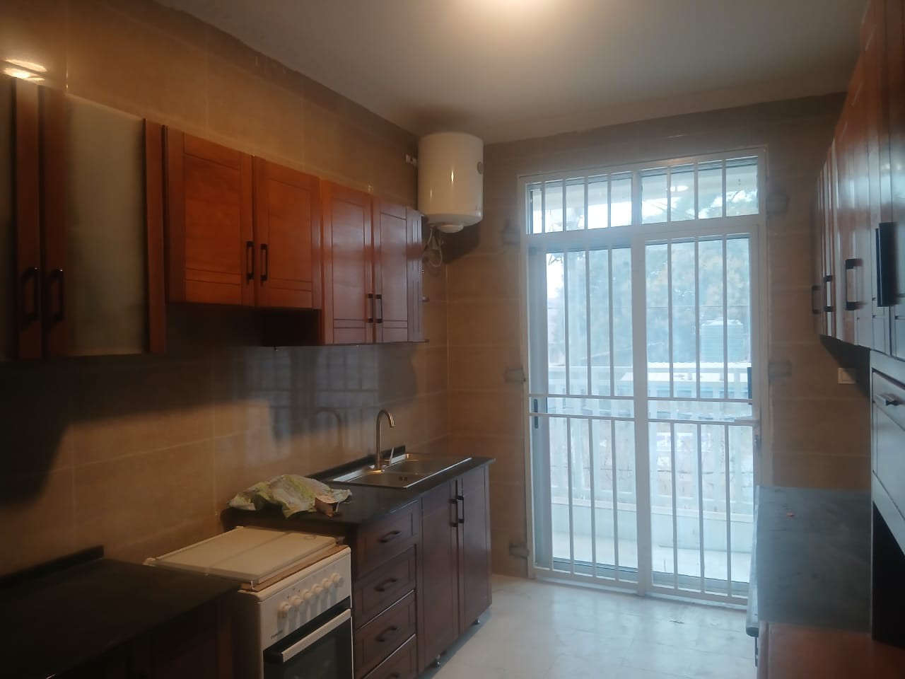 Appartement à louer à ngaliema macampagne, référence église kamanda