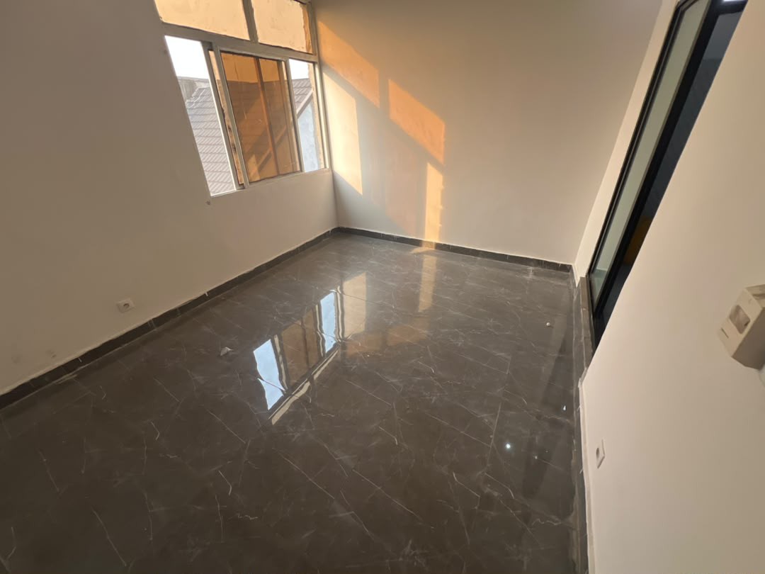 scaled_1000977194 Appartement à Louer – Kintambo, Kinshasa