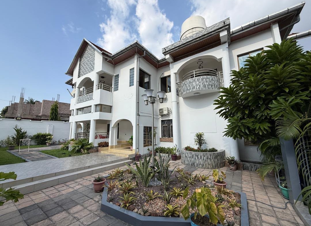 Villa de 7 chambres mise en location à Ngaliema macampagne