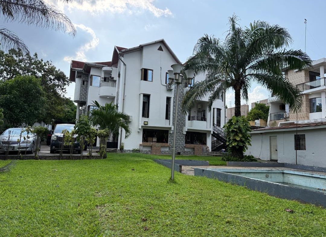 Villa de 7 chambres mise en location à Ngaliema macampagne
