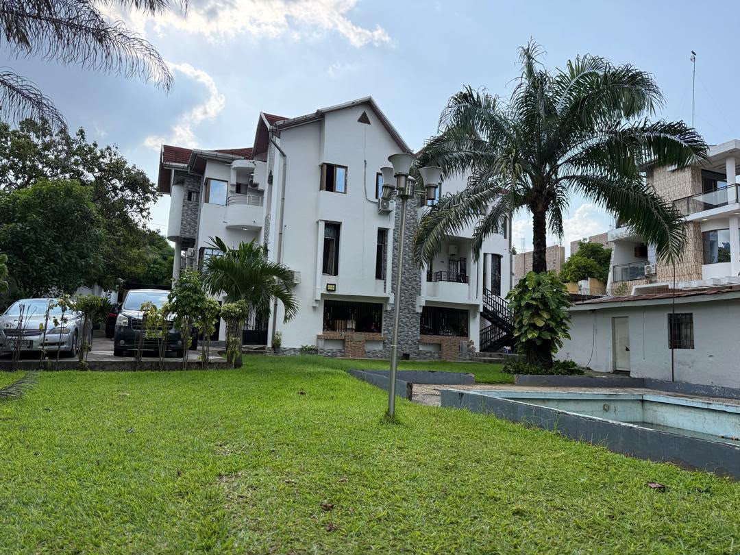 Villa de 7 chambres mise en location à Ngaliema macampagne