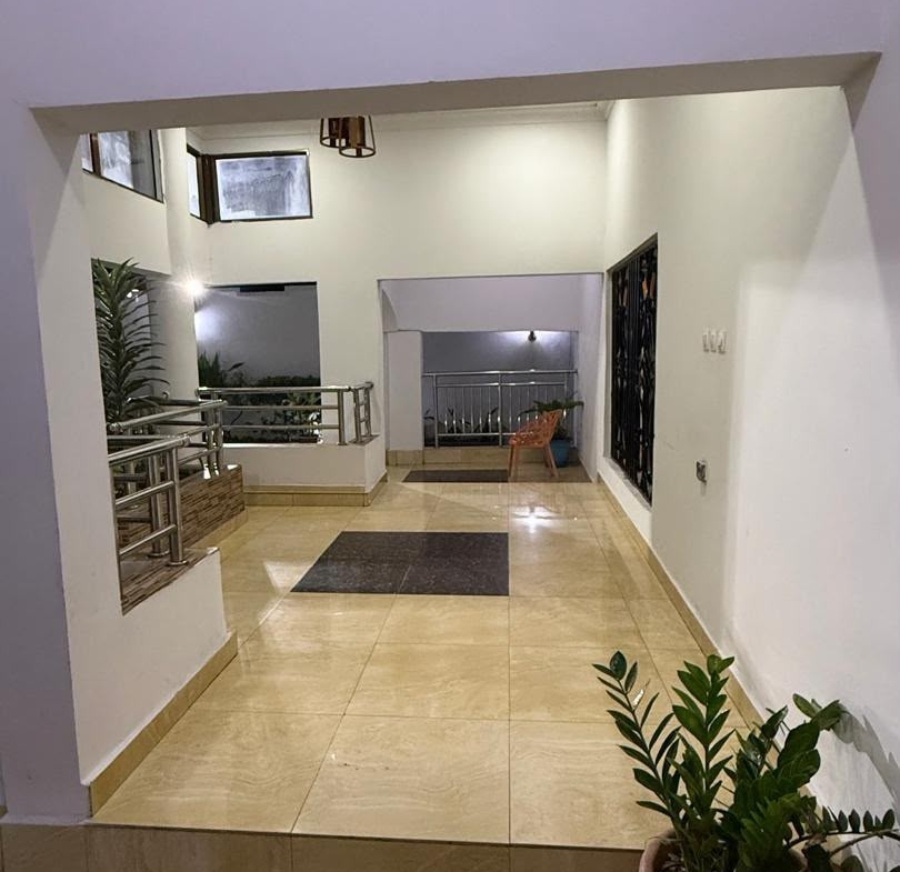 Villa de 7 chambres mise en location à Ngaliema macampagne
