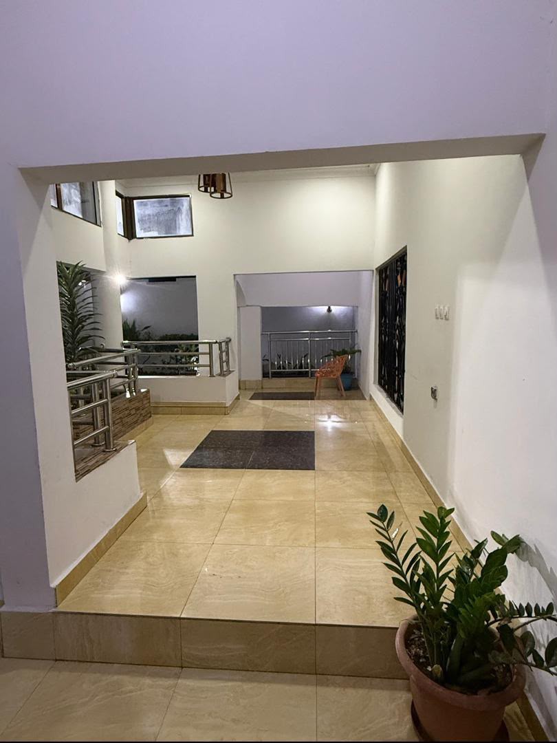 Villa de 7 chambres mise en location à Ngaliema macampagne