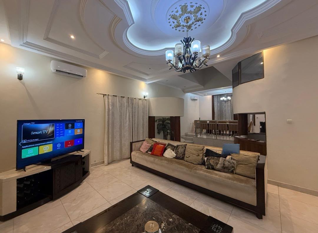 Villa de 7 chambres mise en location à Ngaliema macampagne
