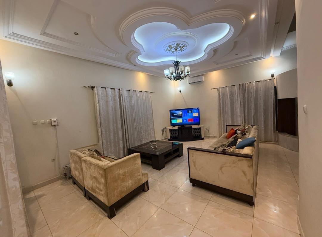 Villa de 7 chambres mise en location à Ngaliema macampagne