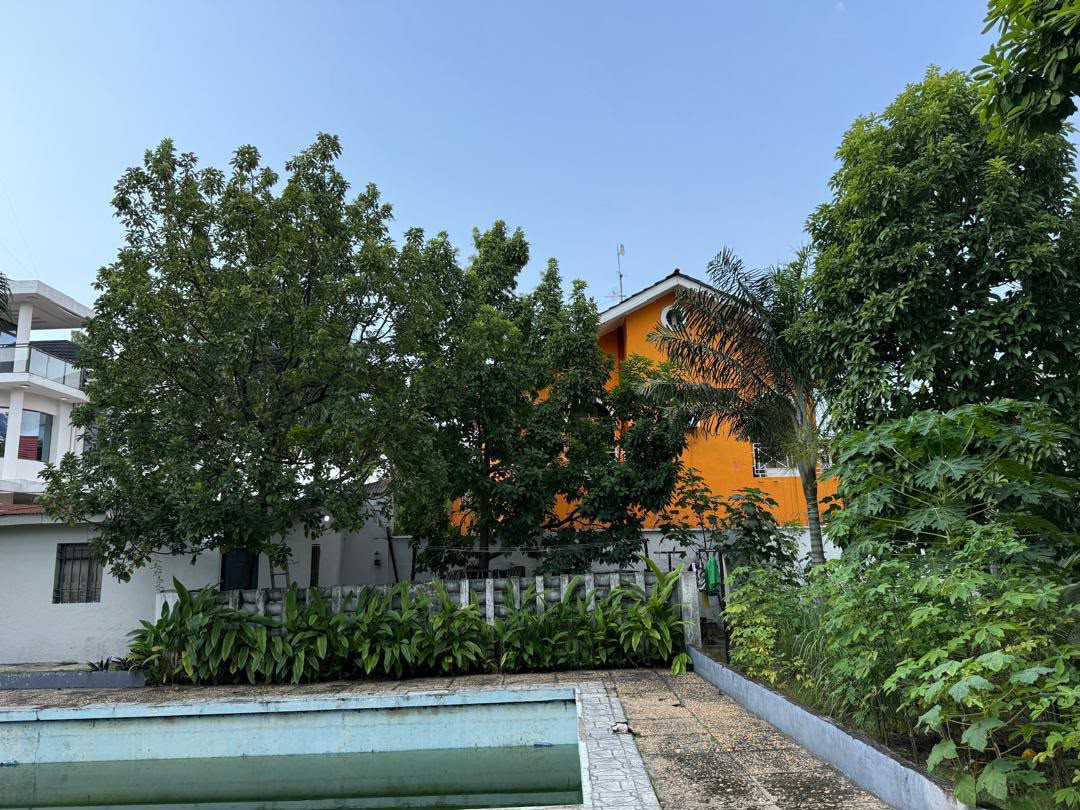 Villa de 7 chambres mise en location à Ngaliema macampagne