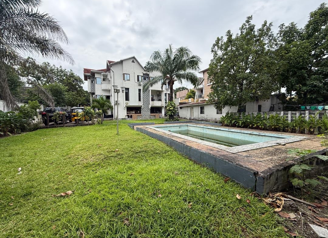 Villa de 7 chambres mise en location à Ngaliema macampagne