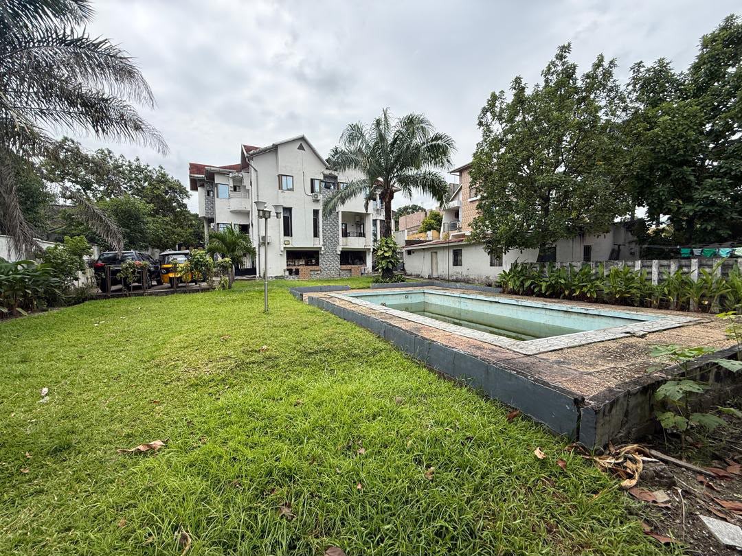 Villa de 7 chambres mise en location à Ngaliema macampagne
