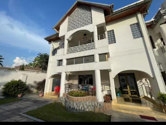 Villa de 7 chambres mise en location à ngaliema macampagne