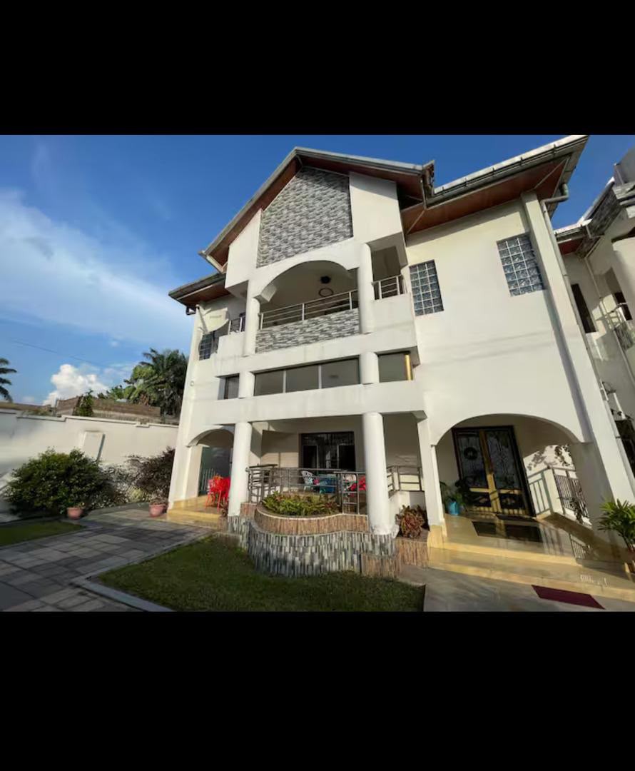 Villa de 7 chambres mise en location à Ngaliema macampagne