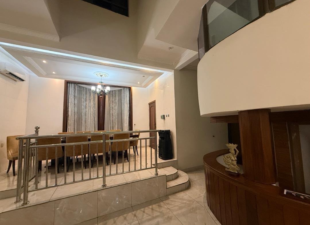 Villa de 7 chambres mise en location à Ngaliema macampagne