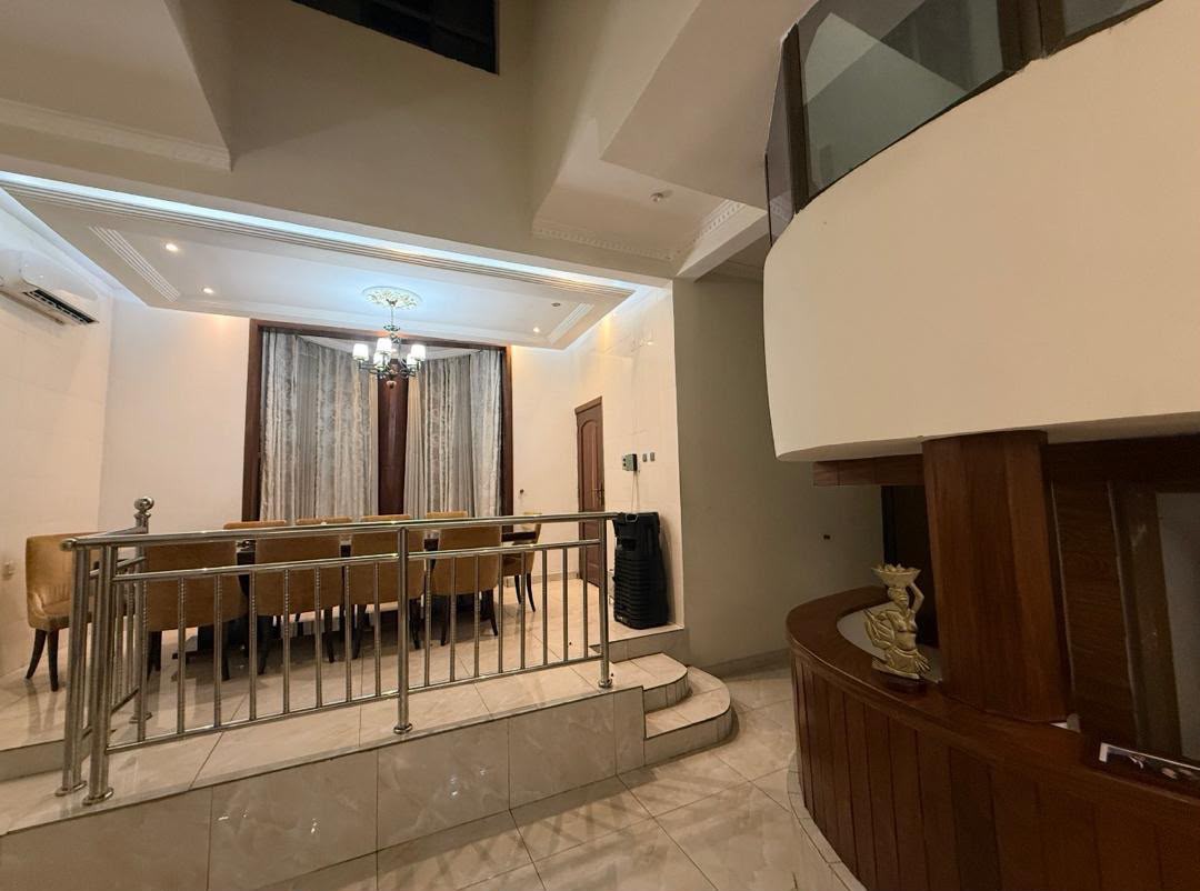 Villa de 7 chambres mise en location à Ngaliema macampagne