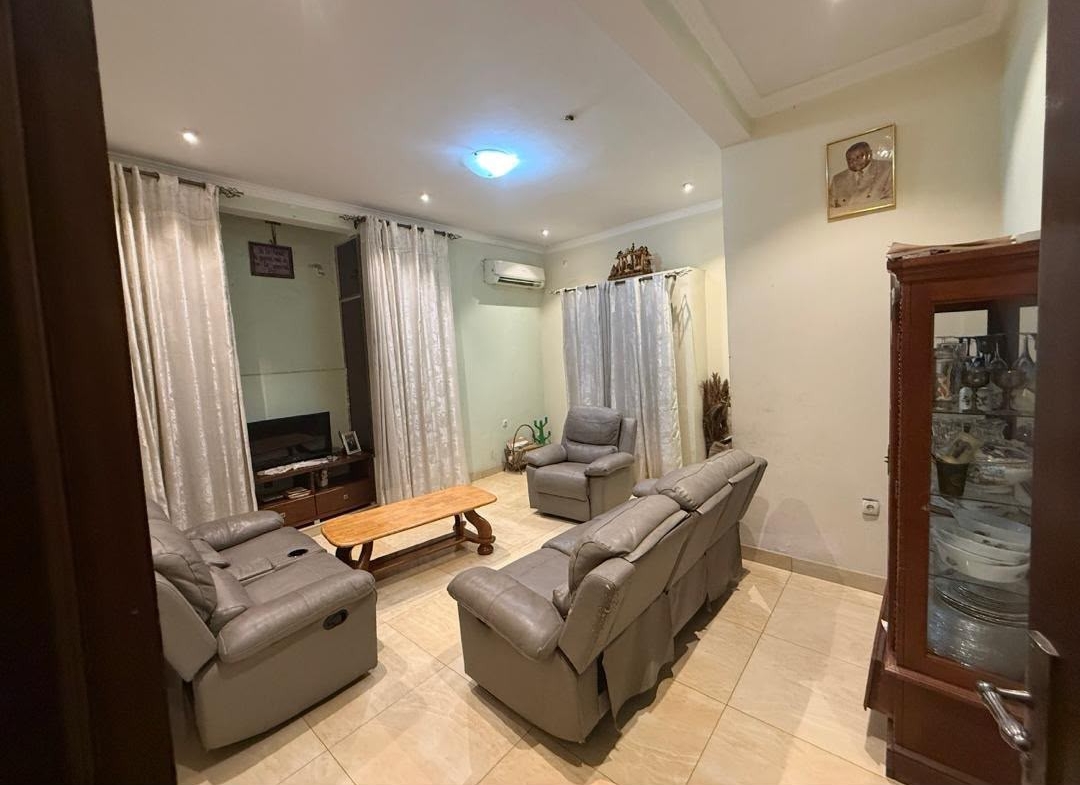 Villa de 7 chambres mise en location à Ngaliema macampagne