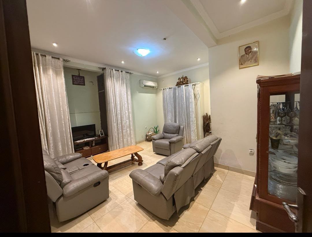 Villa de 7 chambres mise en location à Ngaliema macampagne