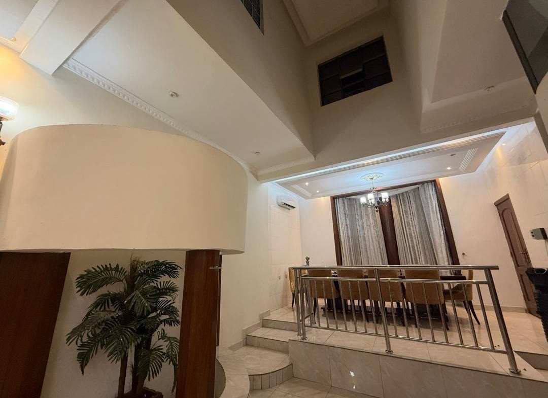 Villa de 7 chambres mise en location à Ngaliema macampagne