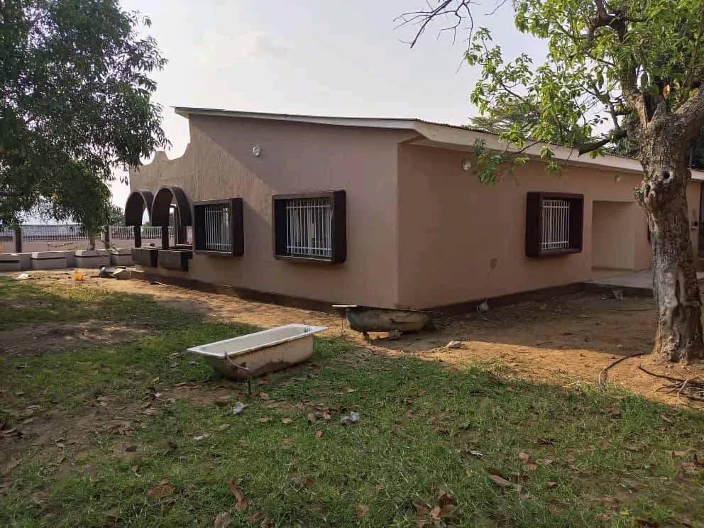 Ville en vente à mint ngafula/ maman mobutu