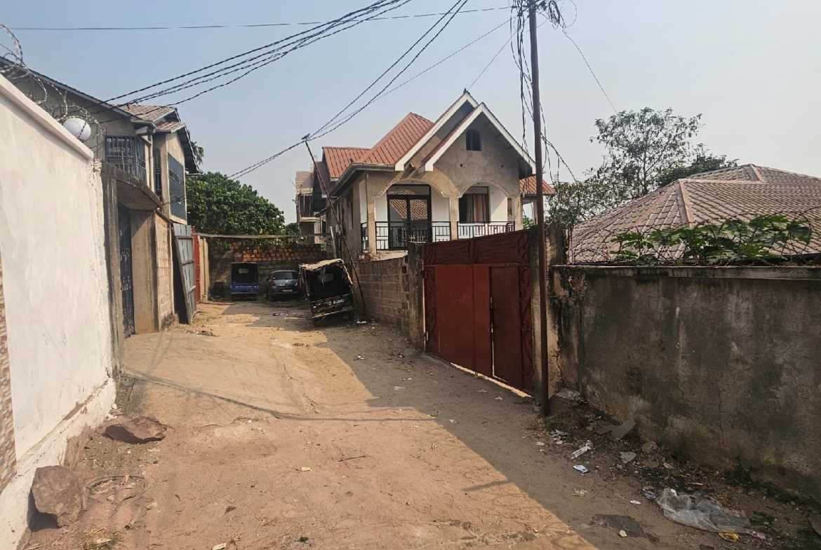 Parcelle de 20m/20m avenue 2 maison en vente à Ngaliema pigeon