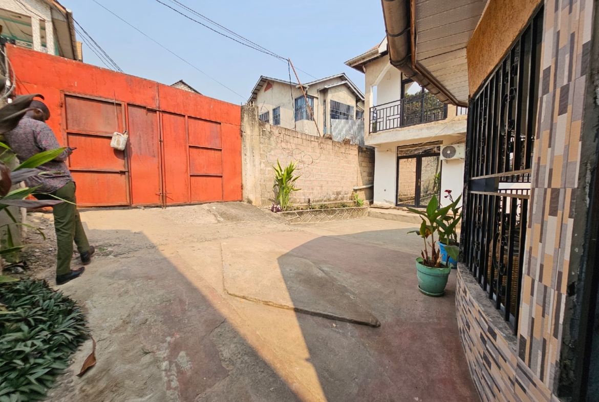 Parcelle de 20m/20m avenue 2 maison en vente à Ngaliema pigeon