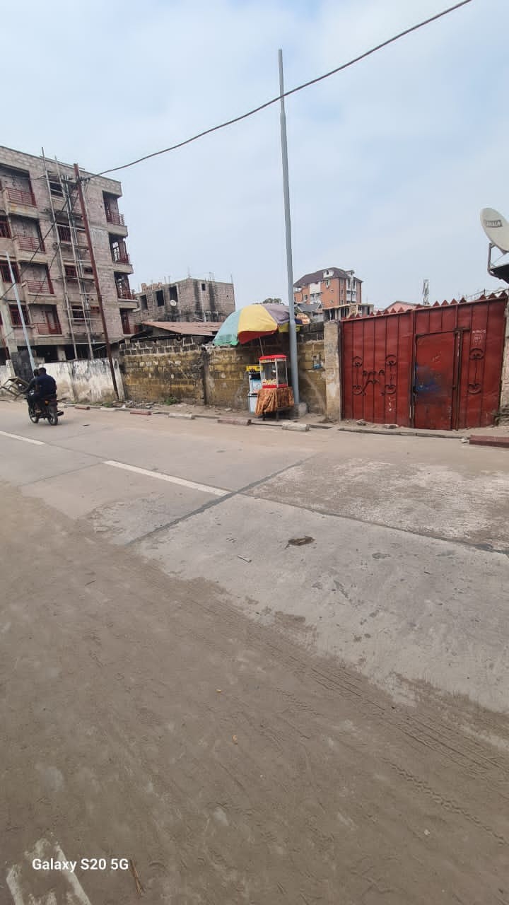 scaled_1001923776 Parcelle-Terrain à Vendre – Lingwala, Kinshasa